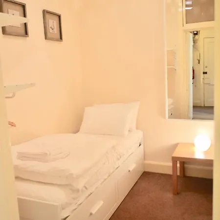 3 Bedroom Bruntsfield Flat