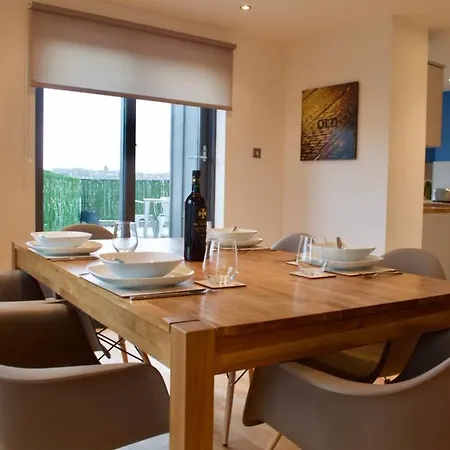 公寓 3 Bedroom With Private Roof Terrace
