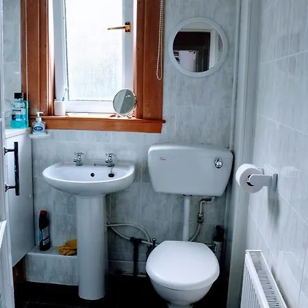 3 Bedroom Central House Sleeps 7