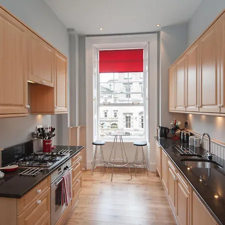 Parliament Sq 12 Royal Mile *