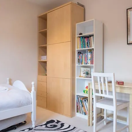 5 Bedroom House With Free Parking Sleeps 10 Edinburgh