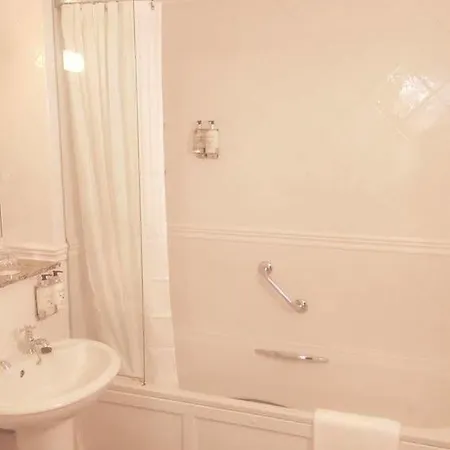 Fountain Court - Royal Garden 4*