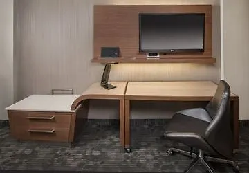 Отель Courtyard By Marriott West