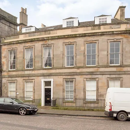Castle Terrace Apartment *