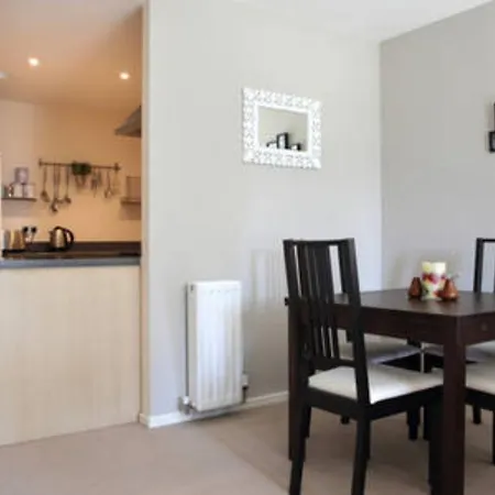 2 Bedroom Flat In The Bonnington Area