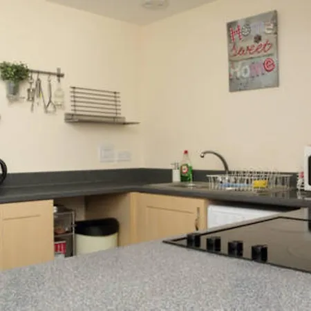 2 Bedroom Flat In The Bonnington Area Apartment Edinburgh