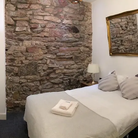 Royal Mile By The Castle Aparthotel 5*