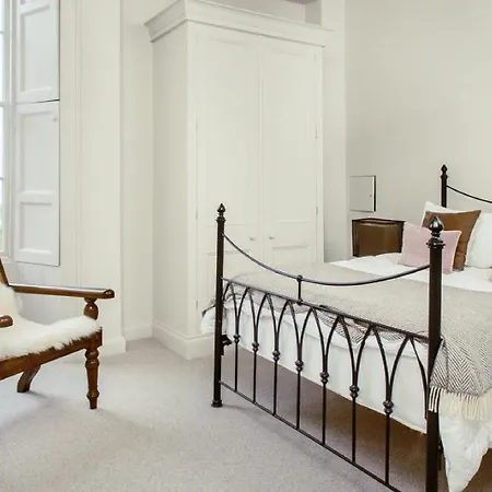 Apartamento Ramsay Gardens - Grand 4-bedroom Next To Castle *