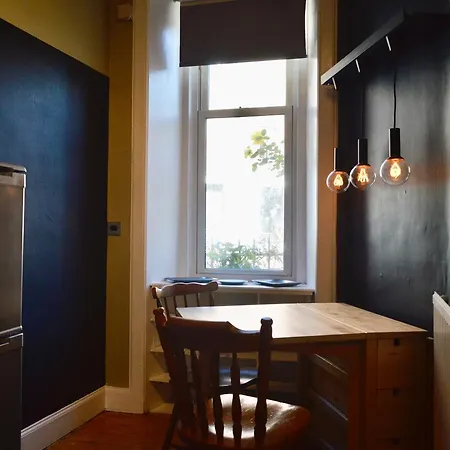 Bright And Spacious Leith Flat Sleeps 5 * إدنبرة