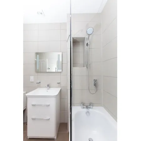 Historic Stone Built 4br For 8 W/parking * إدنبرة