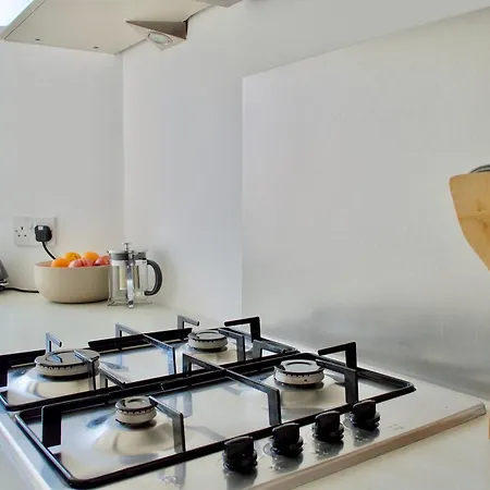 1 Bedroom Flat In Apartment Edinburgh