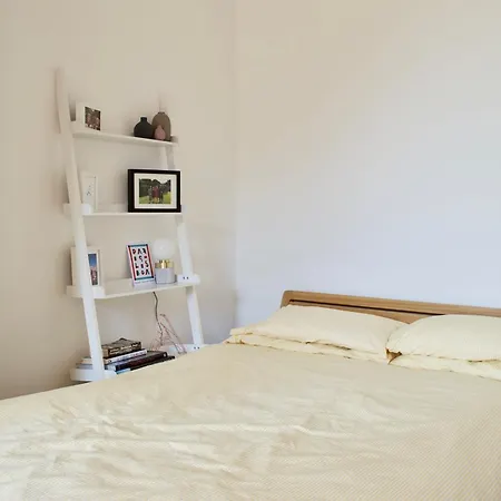 1 Bedroom Flat In Apartment