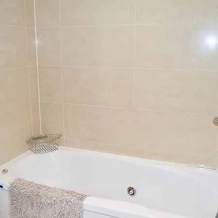 3 Bedroom Flat With 2 Balconies Appartement Edinburgh