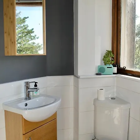 1 Bedroom Flat In