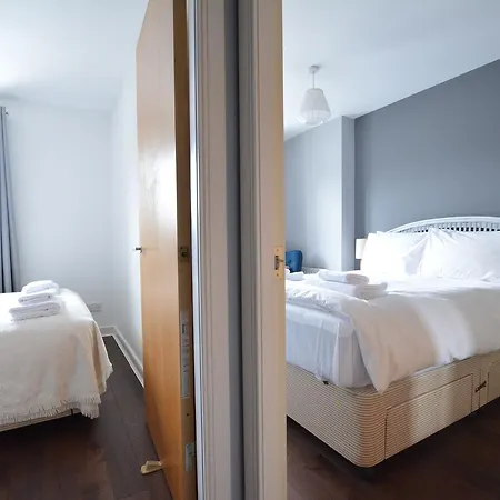 Apartamento Holyrood Park - Carparking Included! *