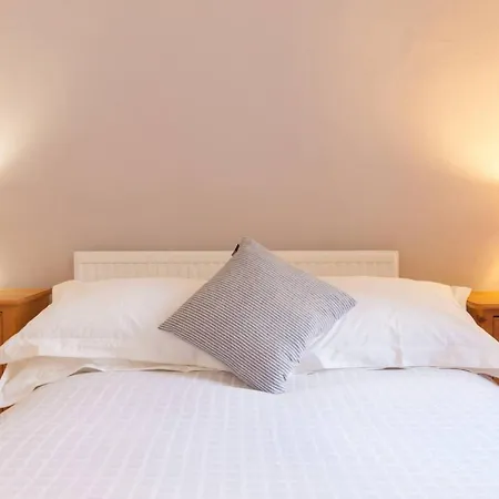 Homely Walking Distance To Royal Mile Apartment *