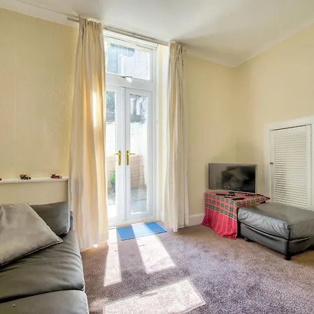 Central W/courtyard By Guestready