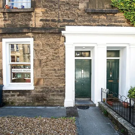 Central W/courtyard By Guestready Edinburgh