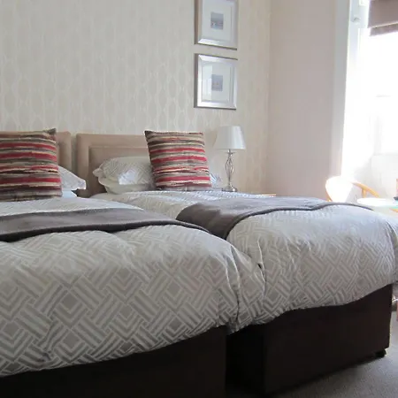 Konukevi Kew House 5*