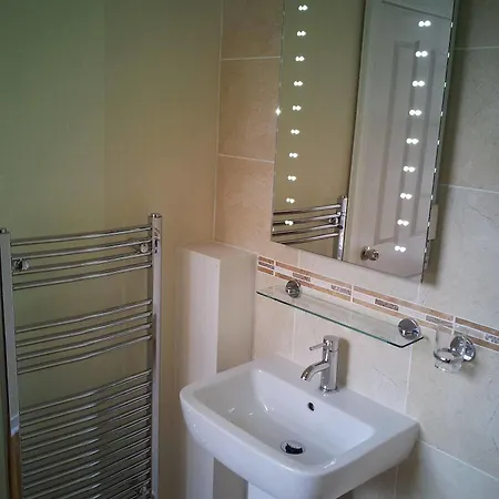 Edinburgh City Suites Ξενοδοχείο με διαμερίσματα 4*