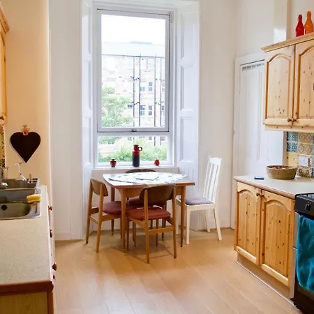 2 Bedroom Flat In Bruntsfield Apartment