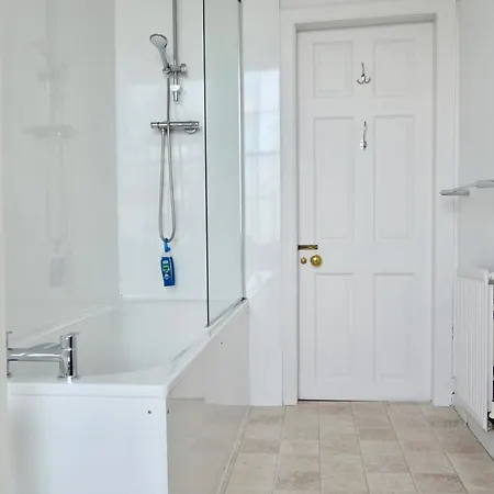 5 Bedroom Flat In City Centre * Edinburgh