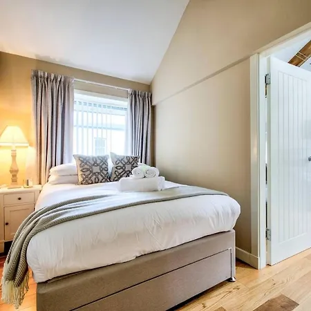Altido Stunning And Modern 3bedroom Mews House With Parking * Edinburgh