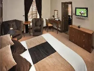 Albany 4*