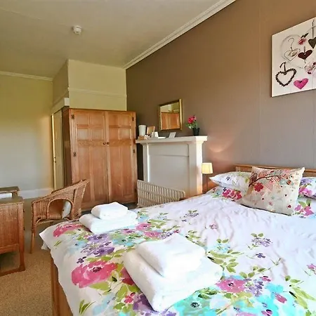 Guest house Halcyon House