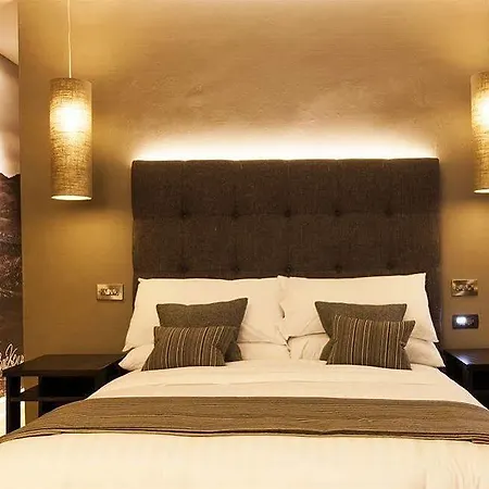 Otel & Picardy Place