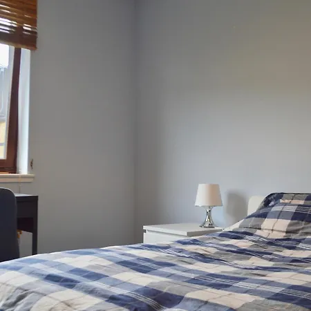 2 Bedroom Flat By Harrison Park * Edinburgh