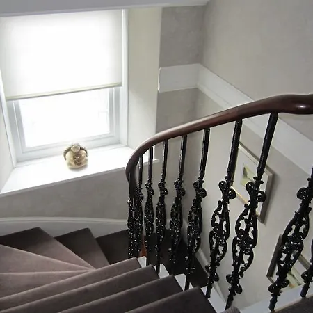 Kew House Konukevi Edinburgh