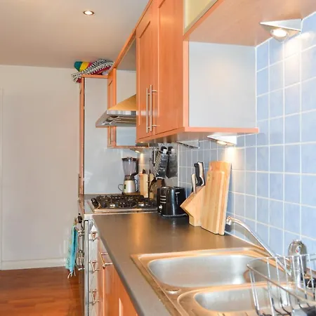 Modern 1 Bedroom With Balcony Edinburgh