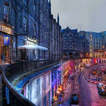 Joivy Bohemian Writers Retreat In Old Town