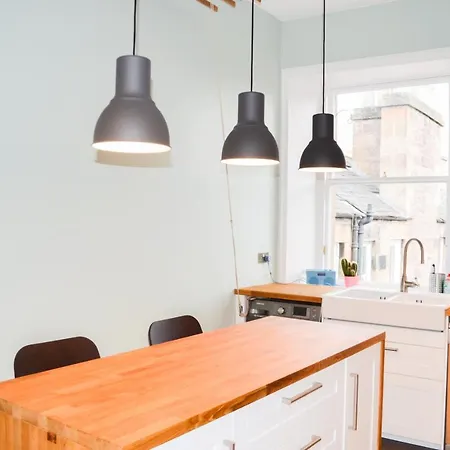 Apartment 2 Bedroom In With Views Edinburgh