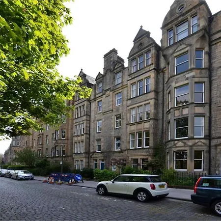 2 Bedroom In With Views Edinburgh