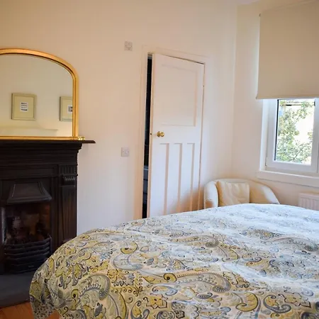 Spacious 3 Bedroom Apartment in Edinburgh Appartement *