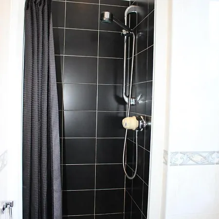 Ardmillan Hotel 2*