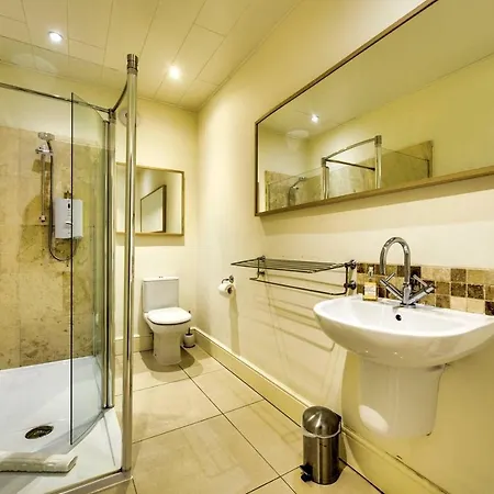 Joivy Bright 1 Bed Flat, Close To Princess Street *