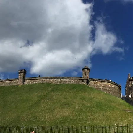 Altido Retro Castle Retreat 2bed Edimburgo