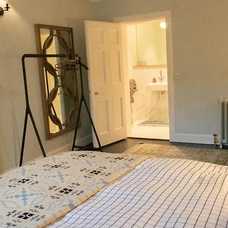 2 Bedroom In Stockbridge Apartment Edinburgh