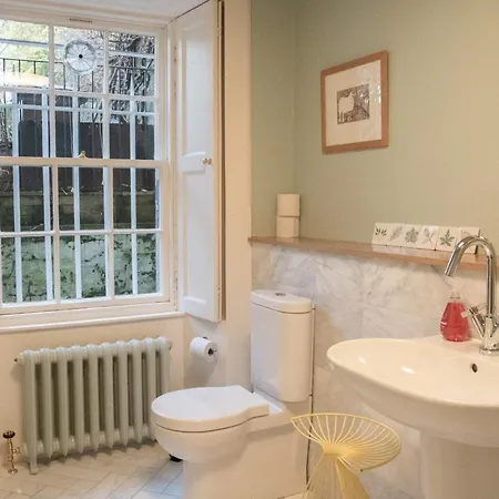 2 Bedroom In Stockbridge Apartment Edinburgh