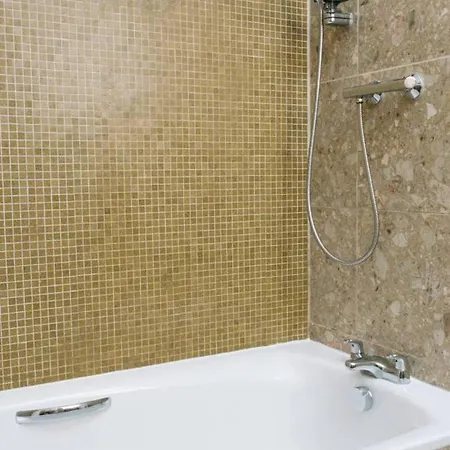 City Centre 2bed With Free Parking & Elevator Apartment