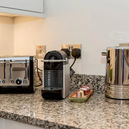 Joivy Spacious Flat With Garden In Centre