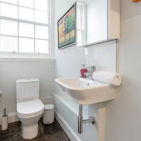 Joivy Spacious Flat With Garden In Centre Edinburgh