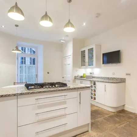 Joivy Spacious Flat With Garden In Centre Edinburgh