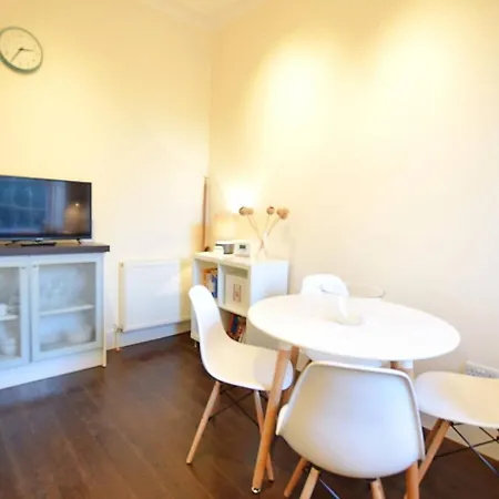 Joivy Modern Centre Flat Next To Calton Hill Апартаменты *