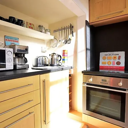 Lägenhet Joivy Bright Flat With Workspace In New Town