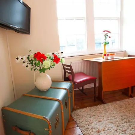 Joivy Bright Flat With Workspace In New Town Lägenhet *