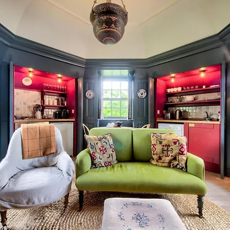 Holiday home Altido Rockhouse: Historic Gem - Photographer's Studio *